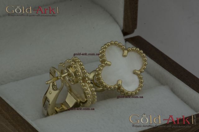 Сережки Van Cleef з білим перламутром