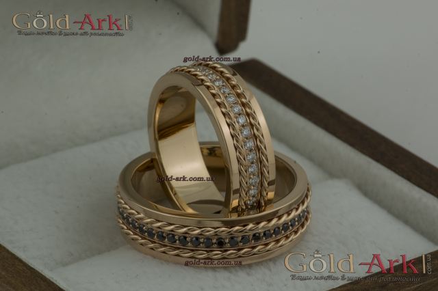 Обручальное кольцо с бриллиантами