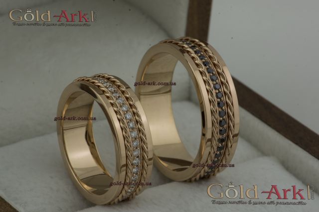 Обручальное кольцо с бриллиантами